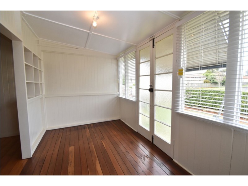 211 Campbell Street, Newtown QLD 4350