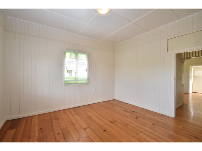211 Campbell Street, Newtown QLD 4350