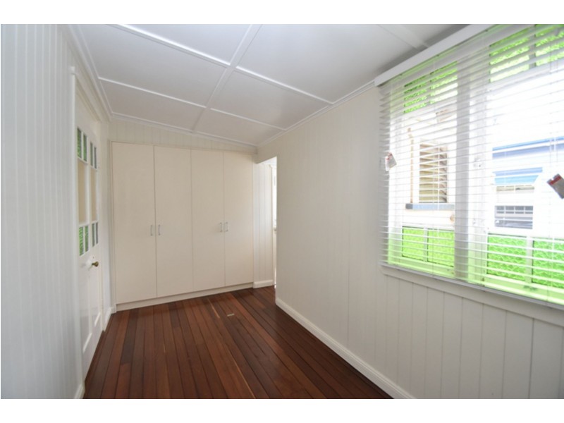 211 Campbell Street, Newtown QLD 4350