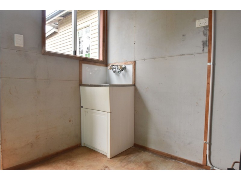 211 Campbell Street, Newtown QLD 4350