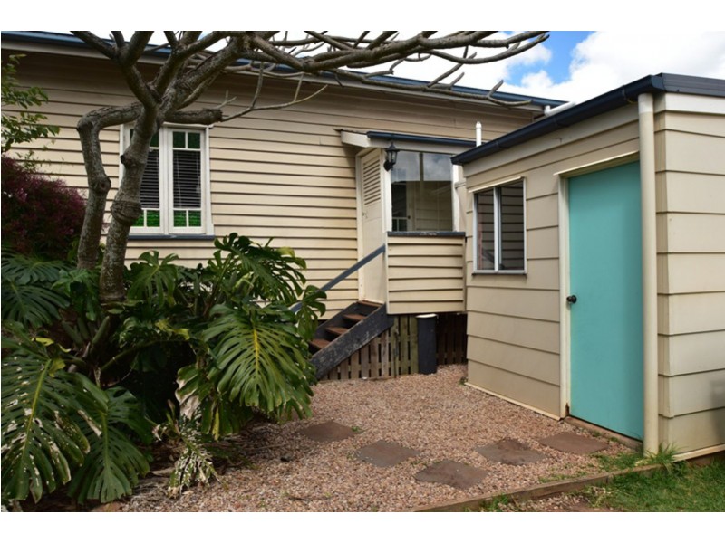 211 Campbell Street, Newtown QLD 4350