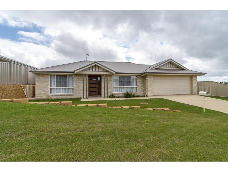17 McMorrow Street, Kearneys Spring QLD 4350