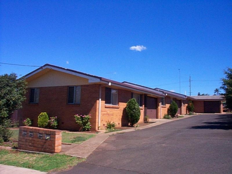 2/90 James Street, South Toowoomba QLD 4350