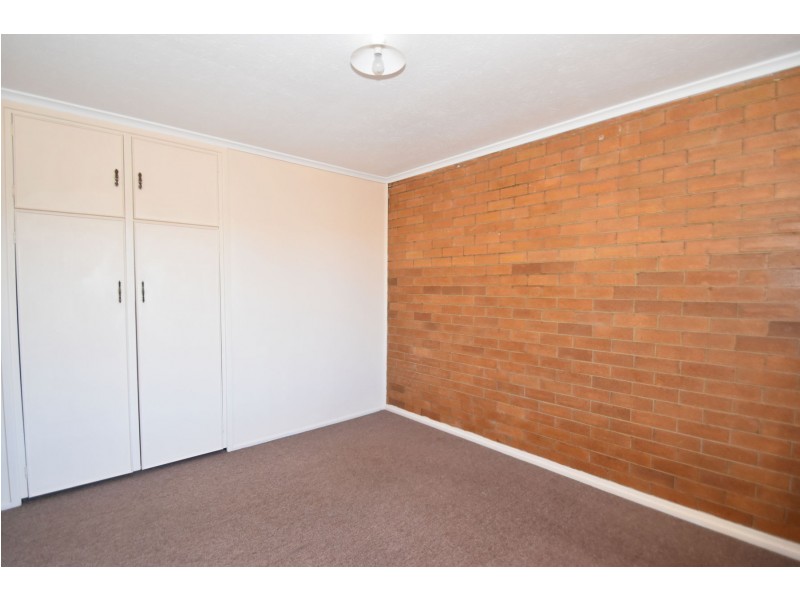 2/90 James Street, South Toowoomba QLD 4350