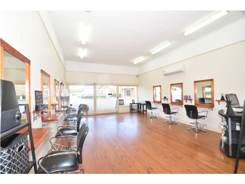 Shop 1, 243 Bridge Street, Newtown QLD 4350