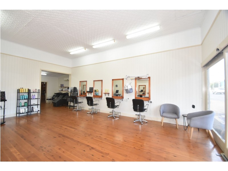 Shop 1, 243 Bridge Street, Newtown QLD 4350