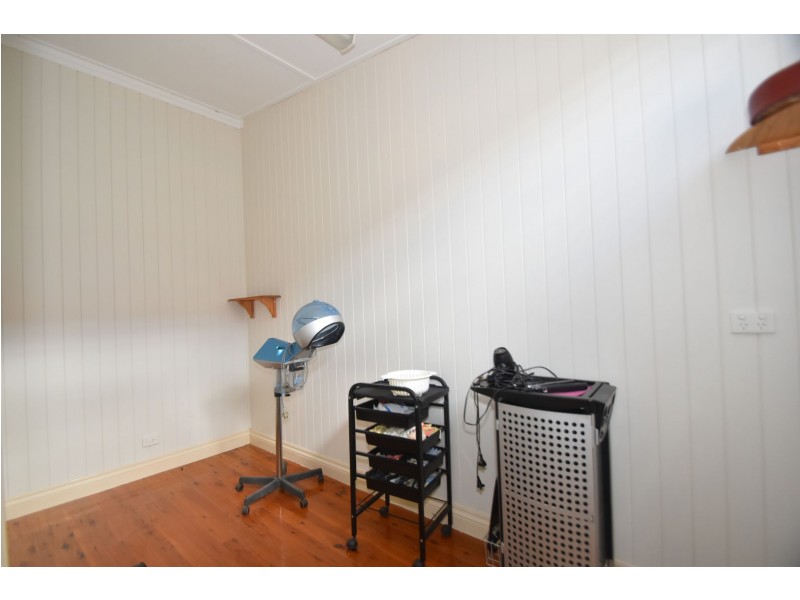Shop 1, 243 Bridge Street, Newtown QLD 4350
