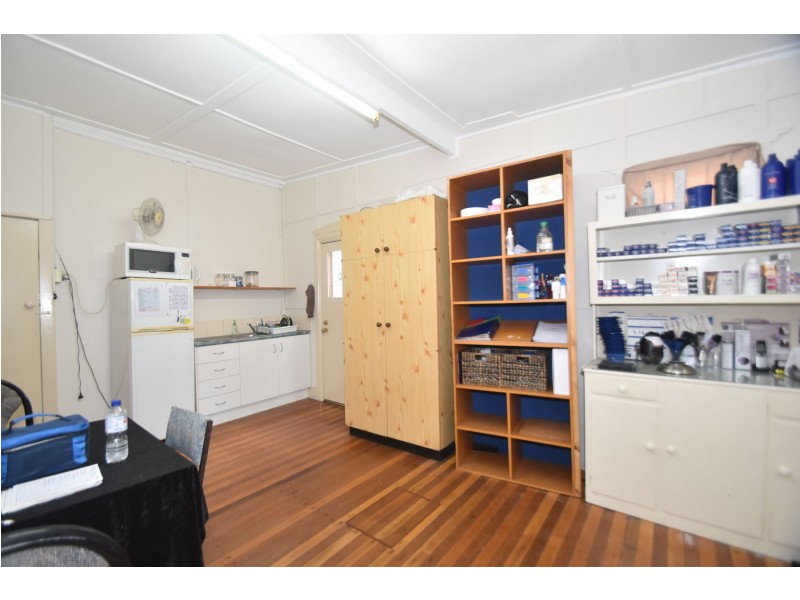 Shop 1, 243 Bridge Street, Newtown QLD 4350