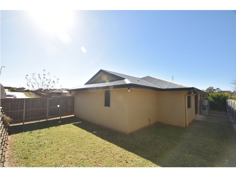 2/16 Barwick Court, Wilsonton Heights QLD 4350