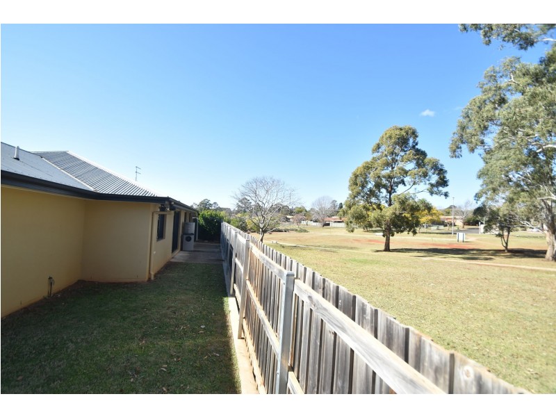 2/16 Barwick Court, Wilsonton Heights QLD 4350