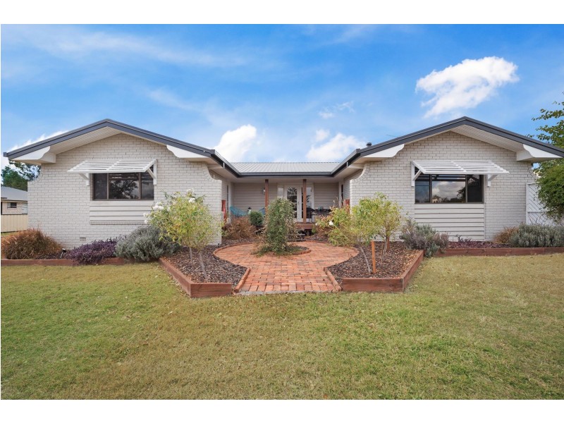 8 Mocatta Street, Goombungee QLD 4354