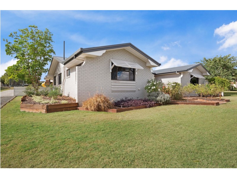 8 Mocatta Street, Goombungee QLD 4354