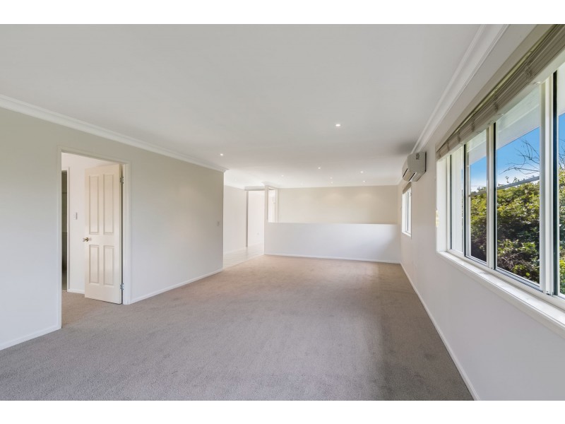3 Barrymount Crescent, Mount Lofty QLD 4350