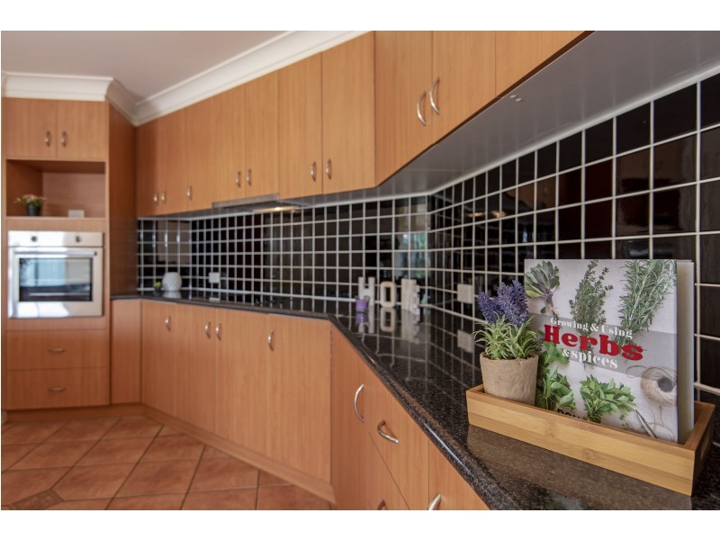 25 Ravenscourt Street, Centenary Heights QLD 4350