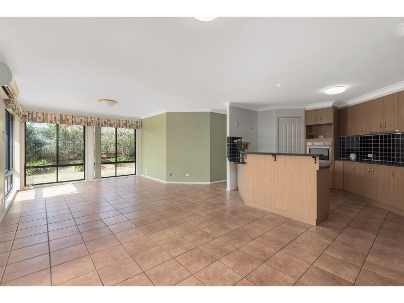 25 Ravenscourt Street, Centenary Heights QLD 4350