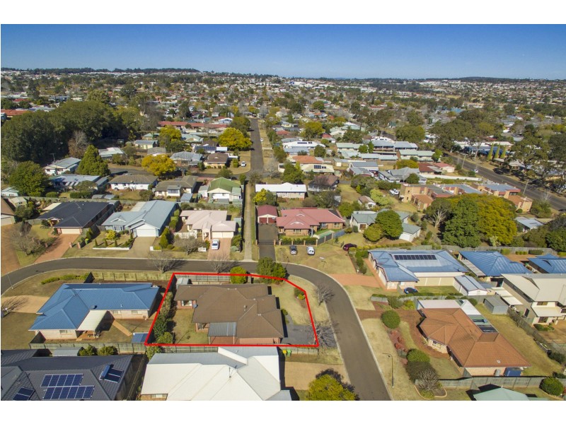 25 Ravenscourt Street, Centenary Heights QLD 4350