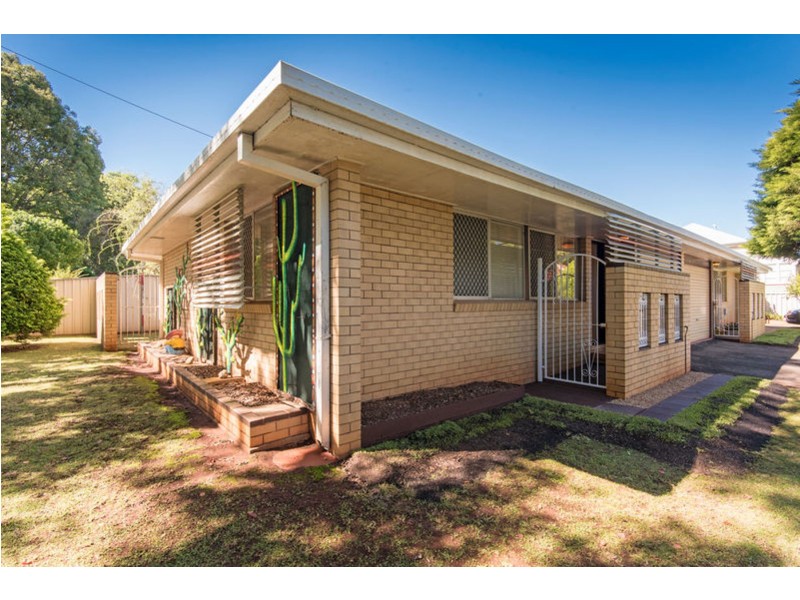 1/64 Campbell Street, East Toowoomba QLD 4350