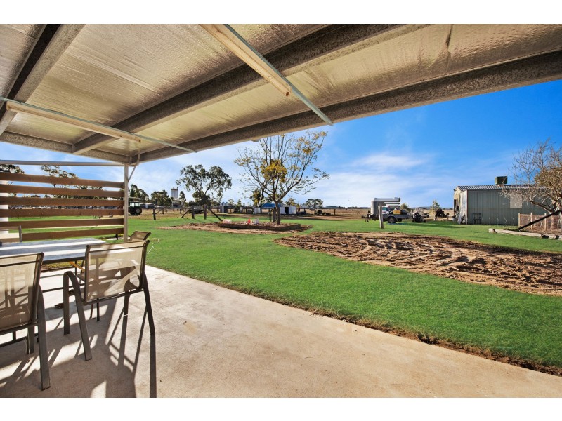 8-14 Fitzpatrick Street, Oakey QLD 4401