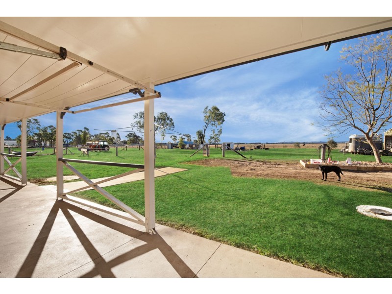 8-14 Fitzpatrick Street, Oakey QLD 4401