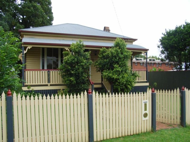 1 Victor  St, East Toowoomba QLD 4350