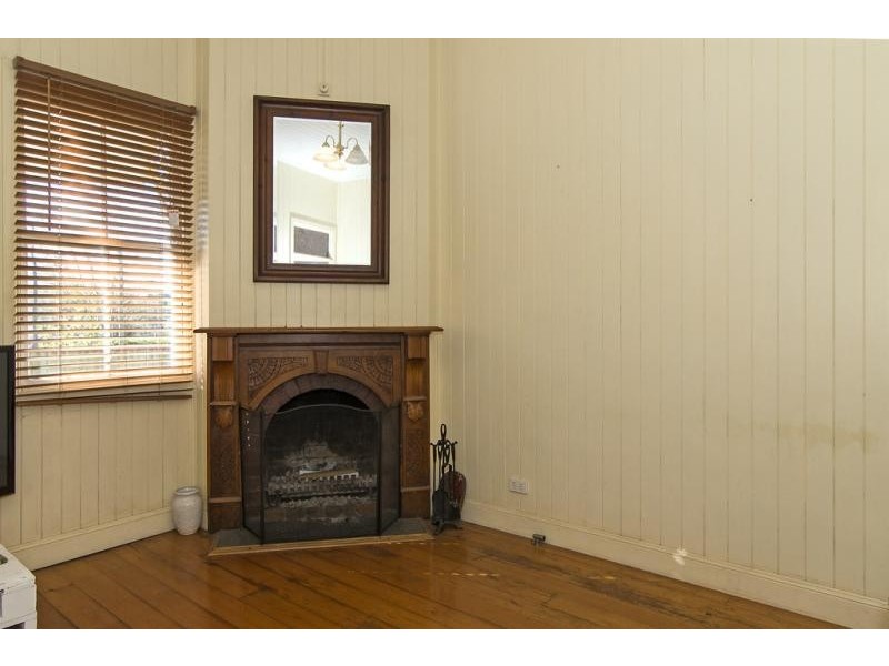 1 Victor  St, East Toowoomba QLD 4350