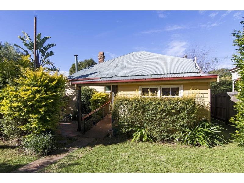 1 Victor  St, East Toowoomba QLD 4350