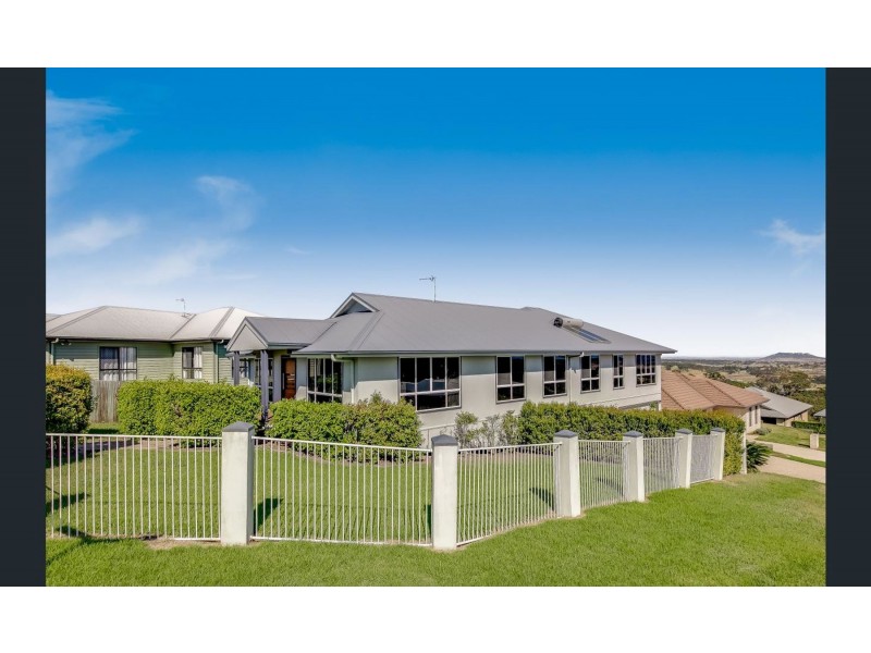 1 Dodson Crescent, Mount Kynoch QLD 4350