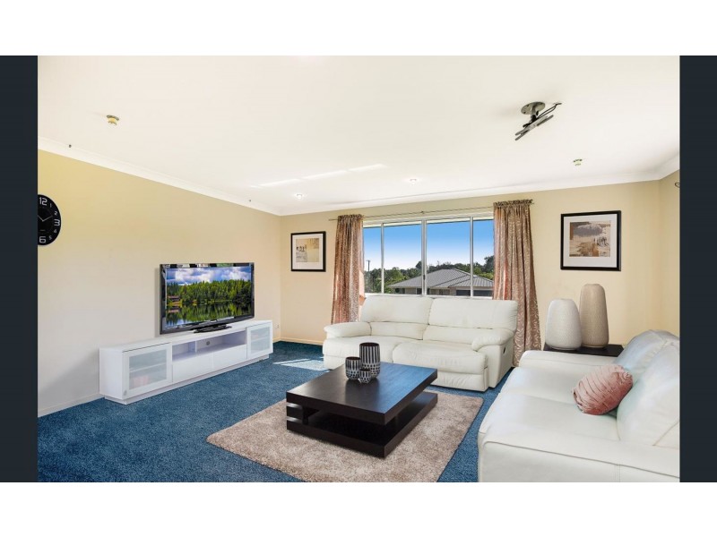 1 Dodson Crescent, Mount Kynoch QLD 4350