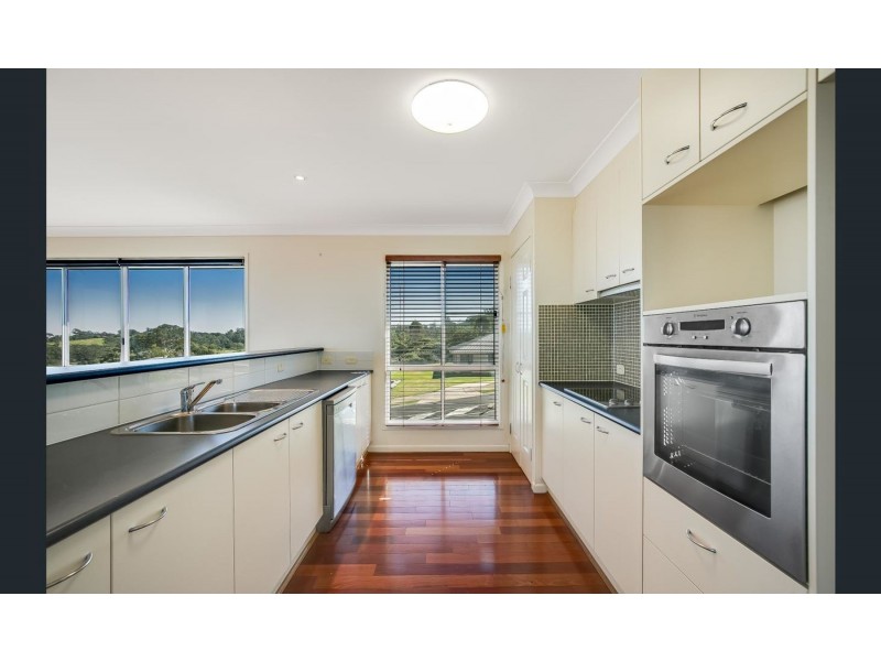 1 Dodson Crescent, Mount Kynoch QLD 4350