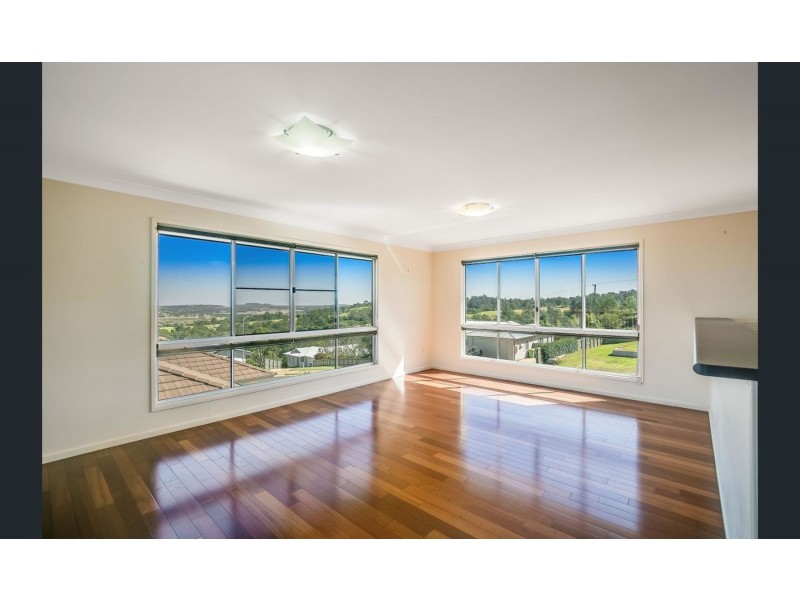 1 Dodson Crescent, Mount Kynoch QLD 4350