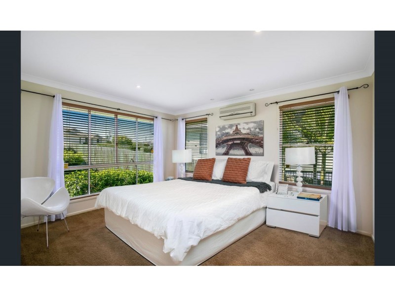 1 Dodson Crescent, Mount Kynoch QLD 4350