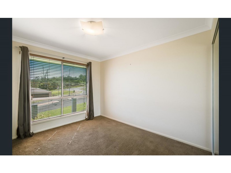 1 Dodson Crescent, Mount Kynoch QLD 4350