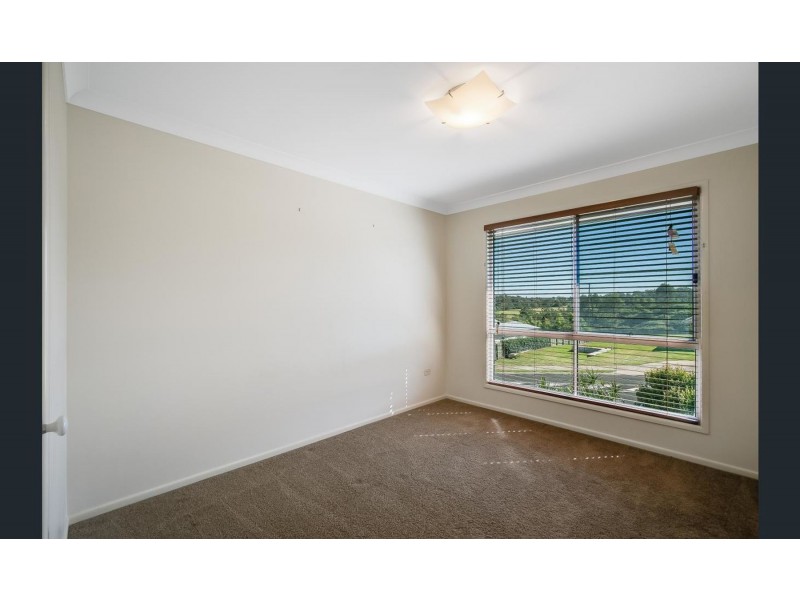 1 Dodson Crescent, Mount Kynoch QLD 4350