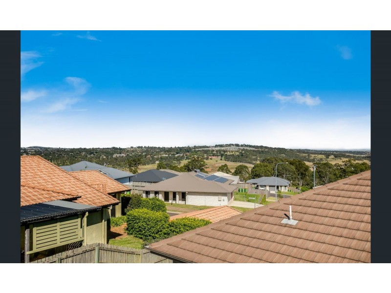 1 Dodson Crescent, Mount Kynoch QLD 4350