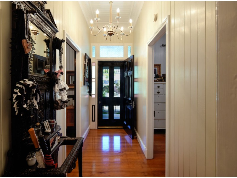 15 Christmas Street, North Toowoomba QLD 4350