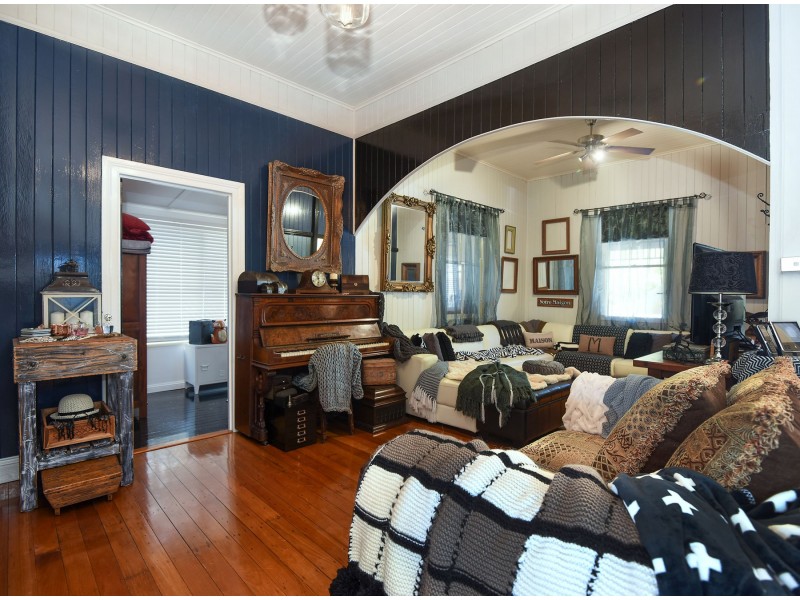 15 Christmas Street, North Toowoomba QLD 4350