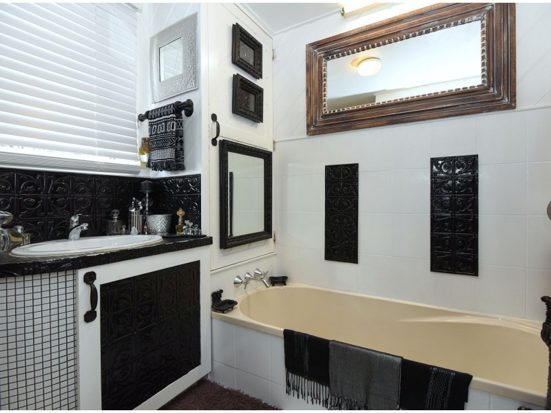 15 Christmas Street, North Toowoomba QLD 4350