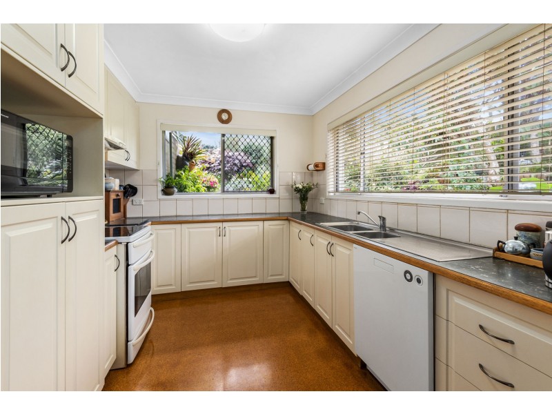 3 Range Street, Mount Lofty QLD 4350