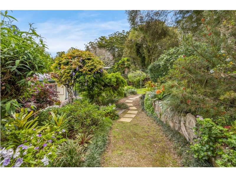 3 Range Street, Mount Lofty QLD 4350