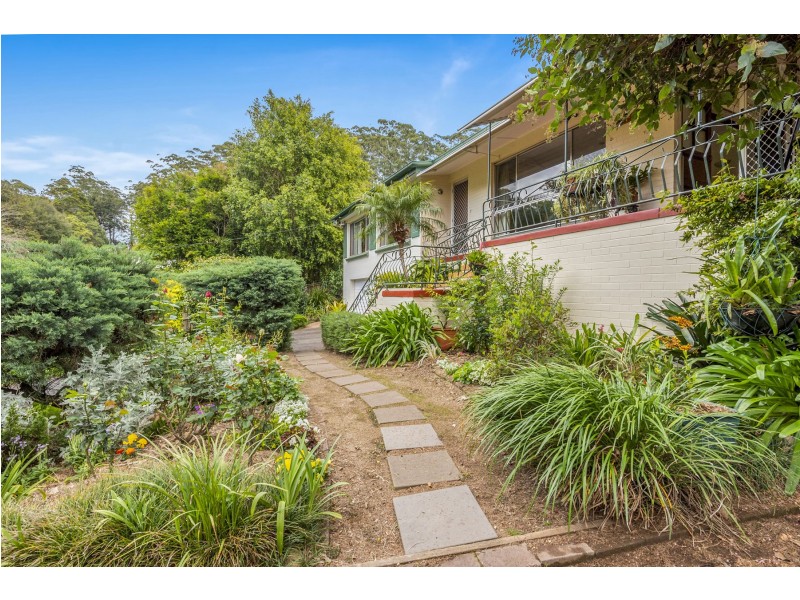 3 Range Street, Mount Lofty QLD 4350