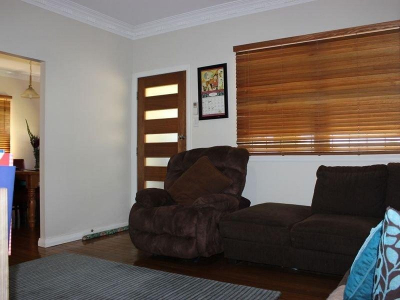 39 Gladstone Street, Newtown QLD 4350