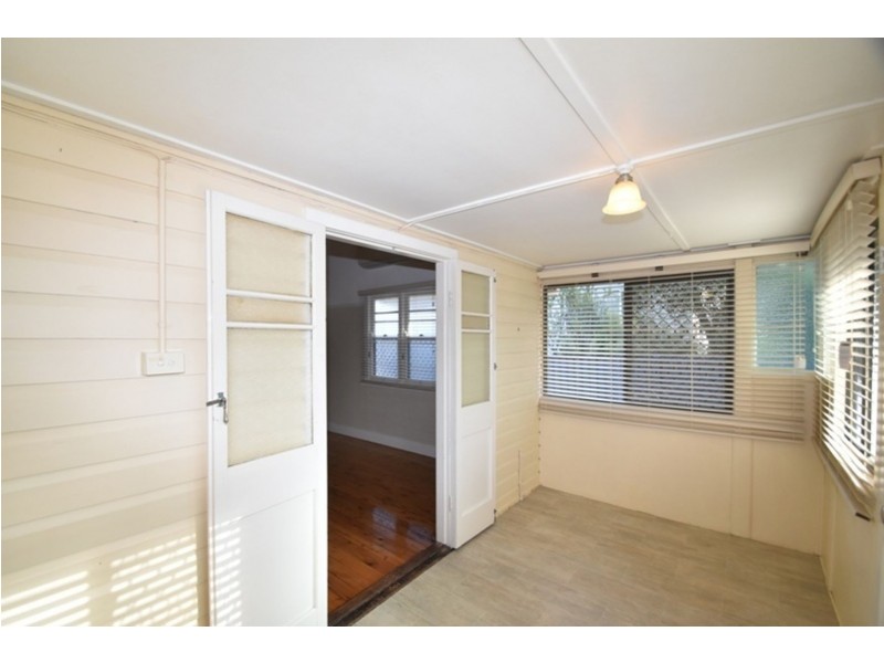 12 Second Avenue, Harristown QLD 4350