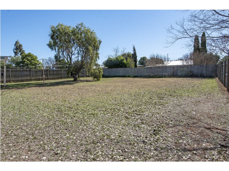 13 James Street, Oakey QLD 4401