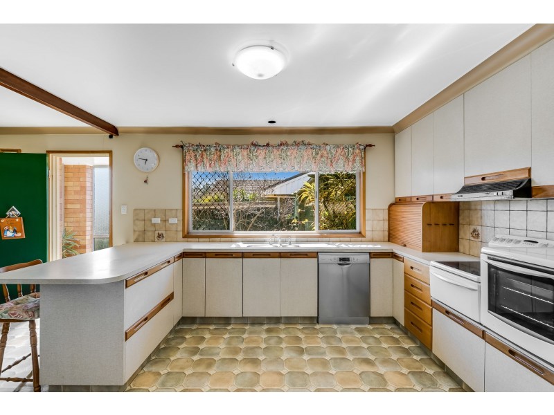 56 Stuart Street, Mount Lofty QLD 4350