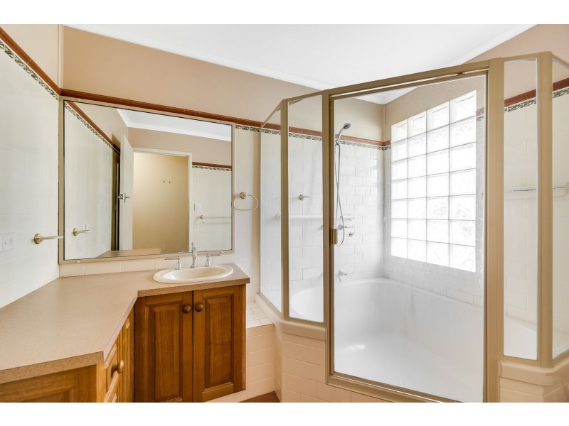 56 Stuart Street, Mount Lofty QLD 4350