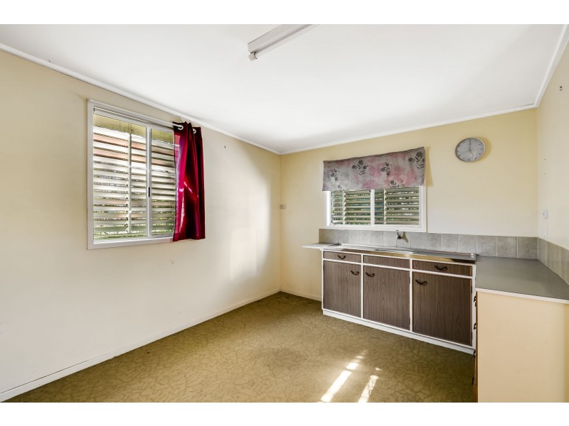 56 Stuart Street, Mount Lofty QLD 4350