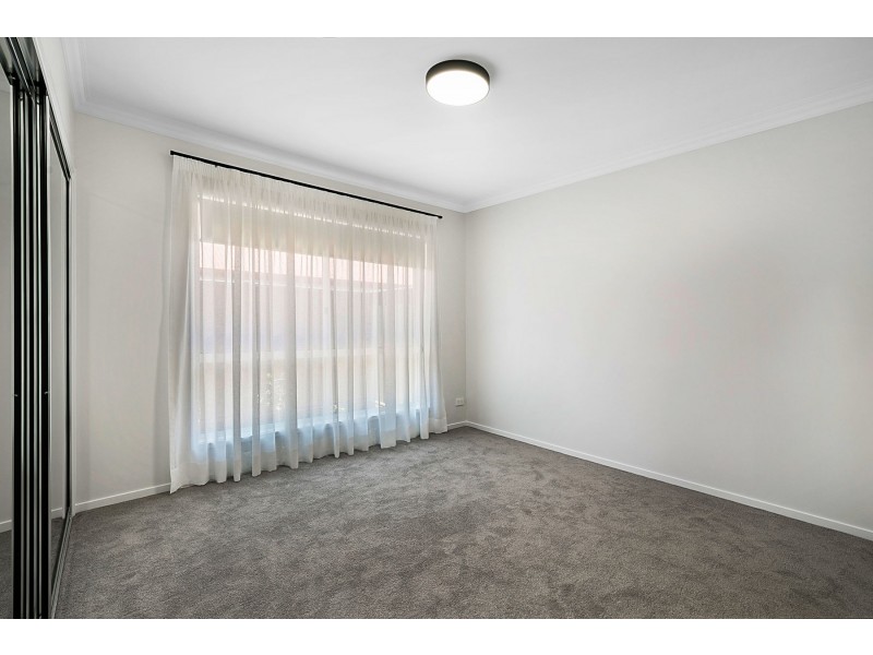 2/180 Spring Street, Middle Ridge QLD 4350