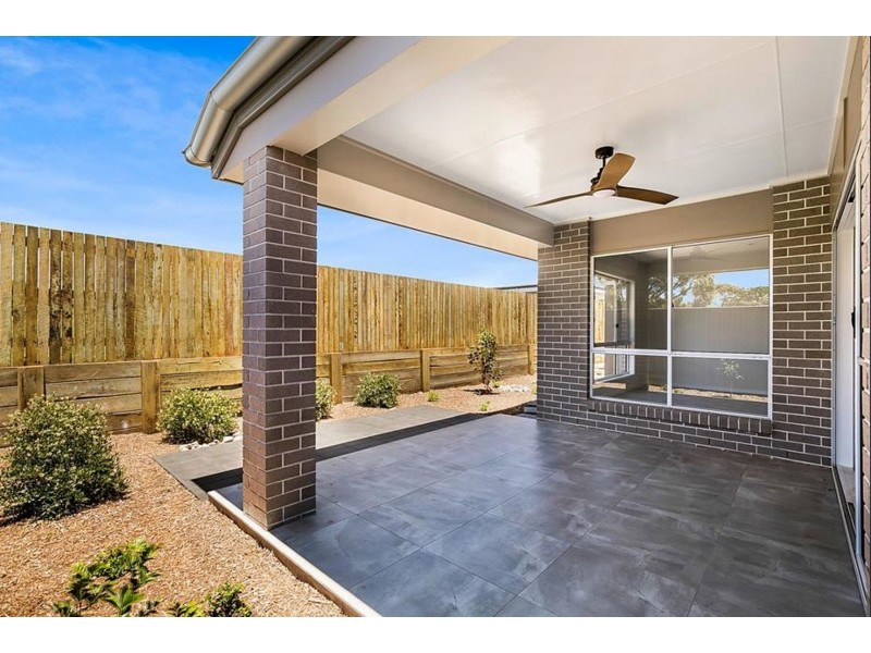 2/180 Spring Street, Middle Ridge QLD 4350