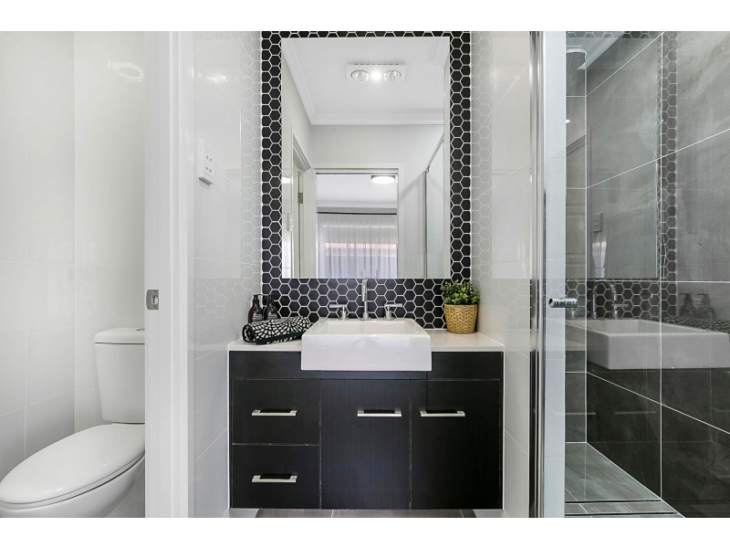 2/180 Spring Street, Middle Ridge QLD 4350