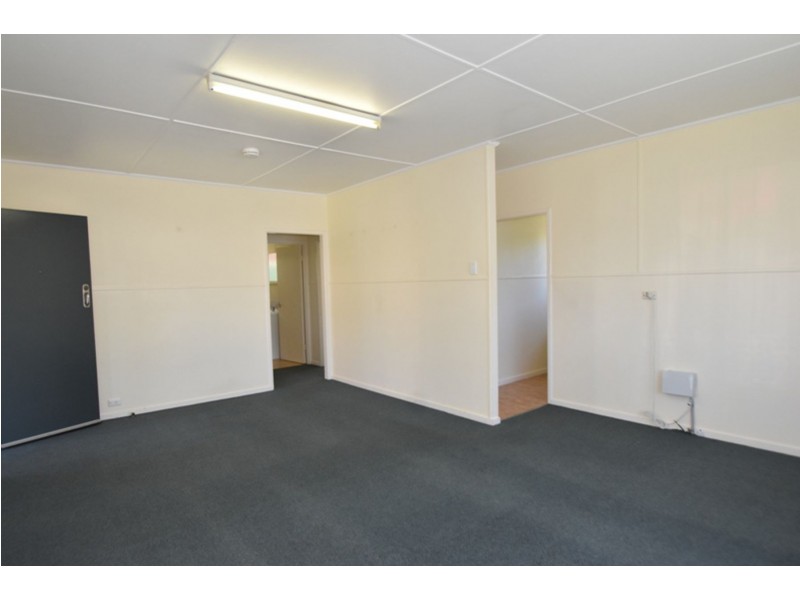 22 Esther Street, Mount Lofty QLD 4350